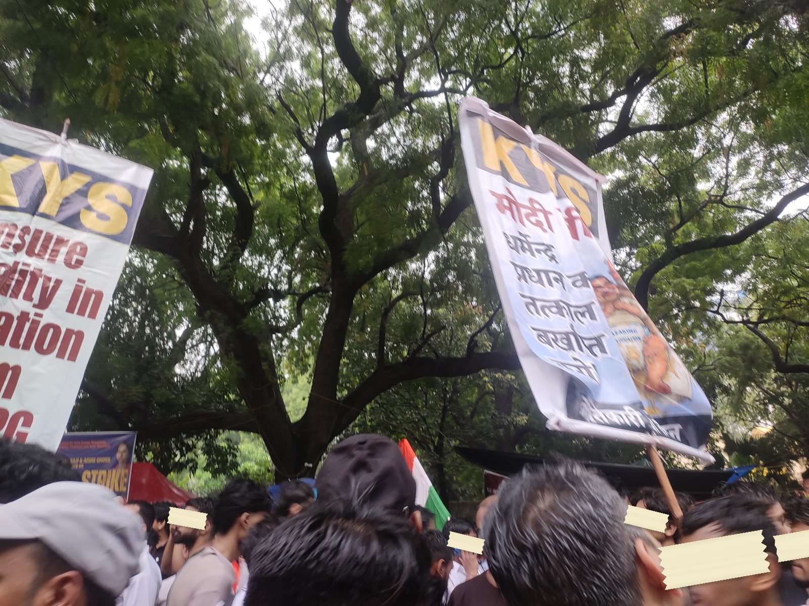 KYS banners over the crowd demand the education minister's immediate dismissal